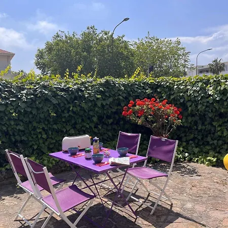 T2 Avec Terrasse Et Parking Prive A 300m De Port - Fr-1-226a-58 شقة *