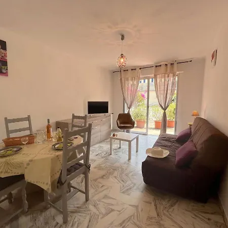 T2 Avec Terrasse Et Parking Prive A 300m De Port - Fr-1-226a-58 Fréjus